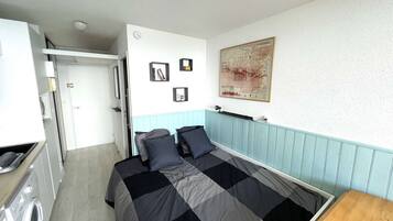 1 bedroom, bed sheets