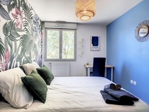 3 bedrooms, desk, iron/ironing board, WiFi