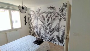 3 bedrooms, desk, iron/ironing board, WiFi