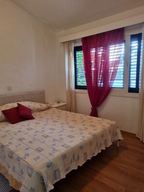 3 bedrooms, in-room safe, iron/ironing board, free WiFi - Searenity SeafrontHouse - 50m from the beach (Larnaka)