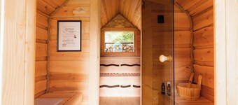 Stylish Apartment for 2 Adults + 2 Kids: Sauna, Whirlpool & Mountain Comfort