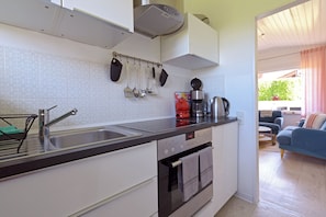Frigorifero, forno, piano cottura, macchina per tè/caffè