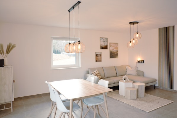 TV connectée, baby-foot, table de tennis de table, chaßne hi-fi