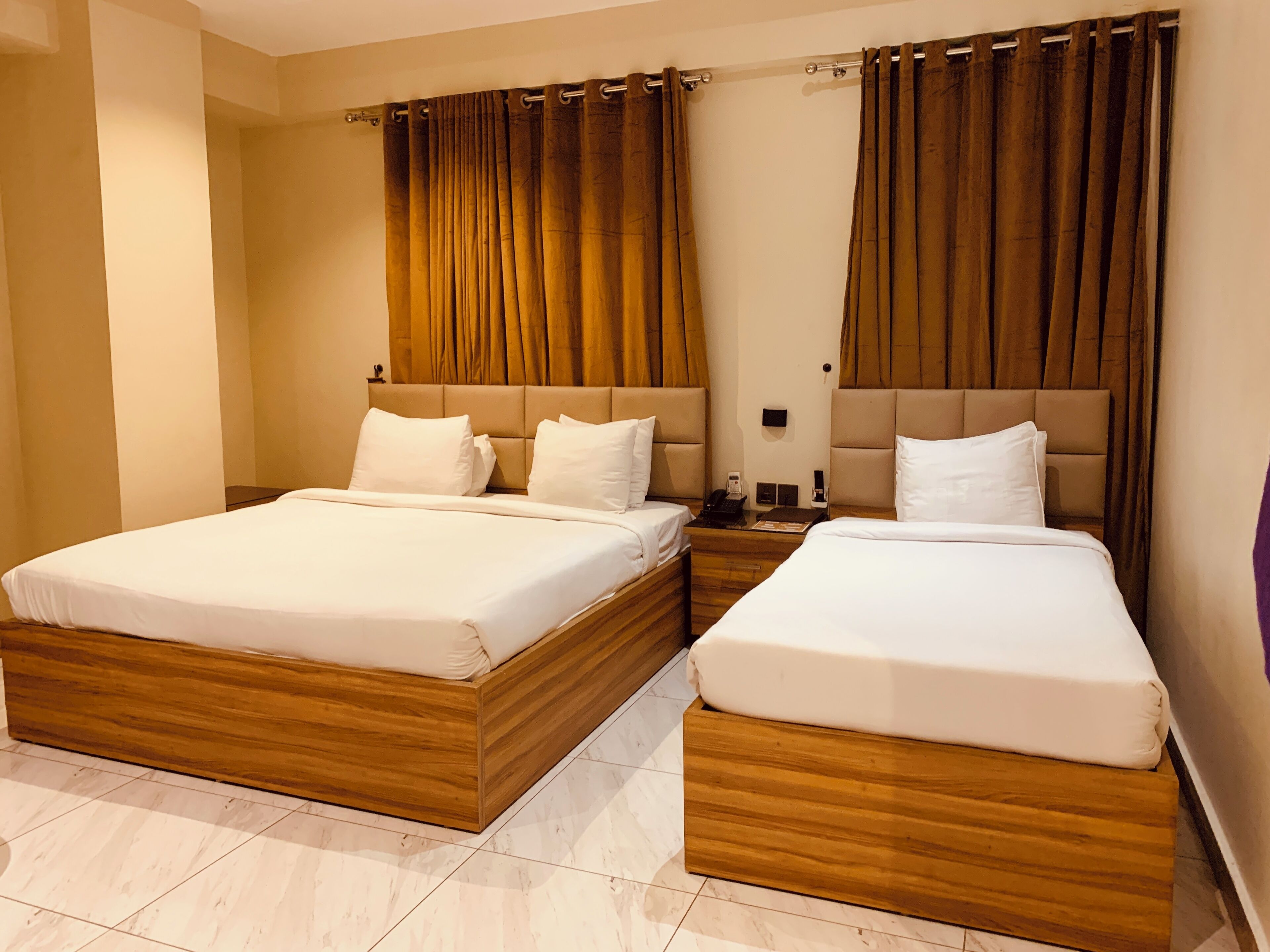 Deluxe Suite | In-room safe, individually decorated, individually furnished, desk