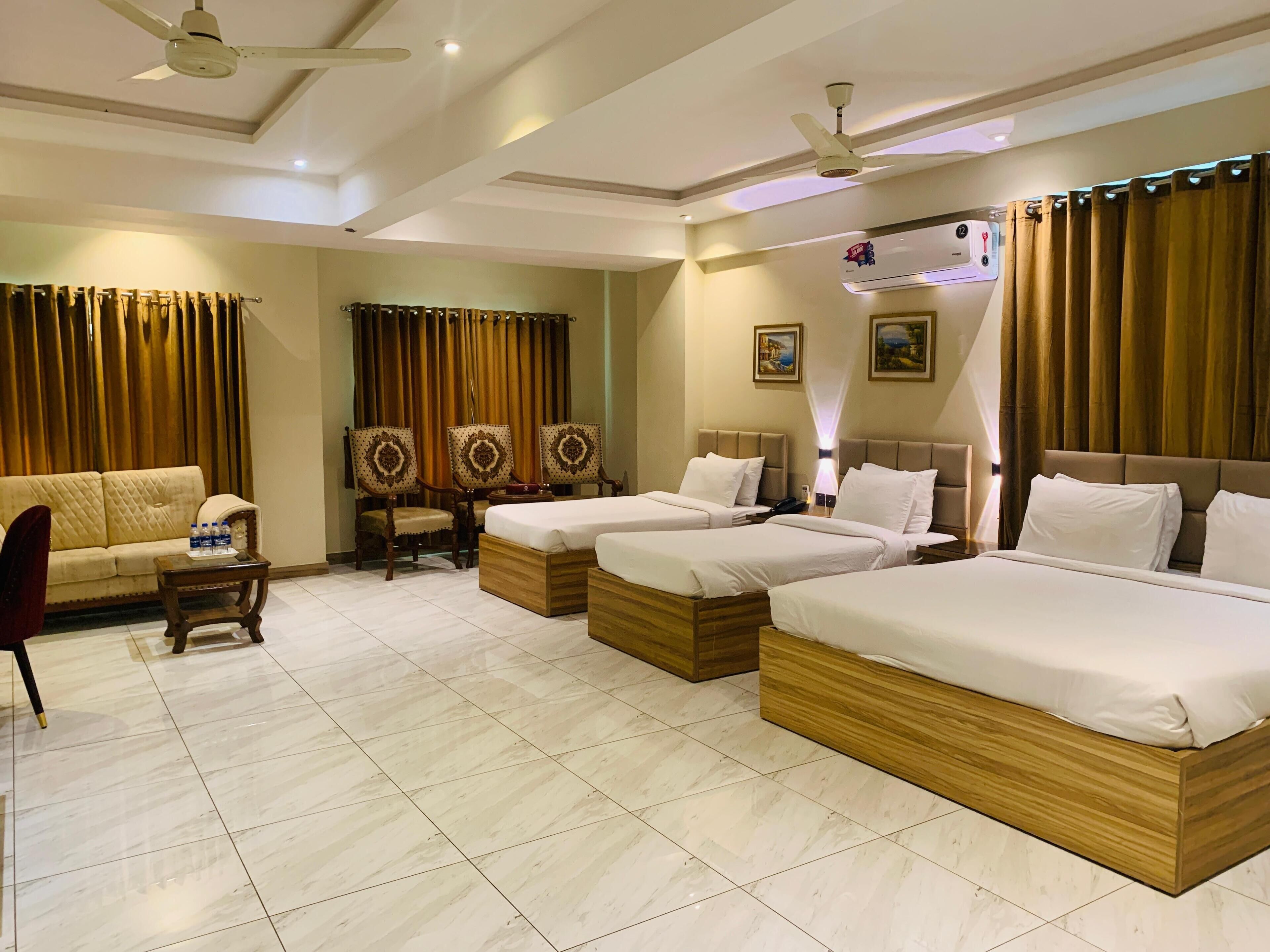 Executive Suite | In-room safe, individually decorated, individually furnished, desk