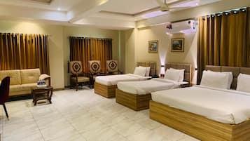 Executive Suite | Peti besi dalam bilik, dihias secara berasingan