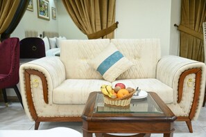 Smart-TV, Kamin, Netflix, Streaming-Dienste