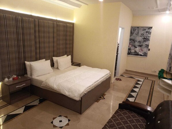 Deluxe Double Room | Free WiFi - Sivana Guesthouse (Karachi)
