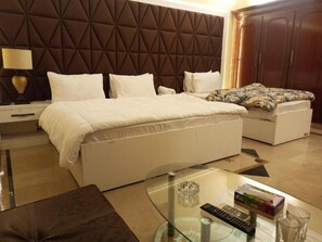 Deluxe Double Room | Free WiFi - Sivana Guesthouse (Karachi)