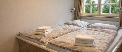 1 bedroom, travel crib, free WiFi, bed sheets