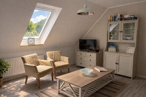 Smart TV, books, stereo