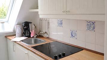 Kühlschrank, Mikrowelle, Herdplatte, Geschirrspüler