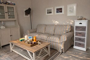 Smart TV, books, stereo