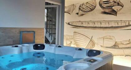 Gite de la Baleine with Jacuzzi La Turballe
