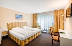 Dobbelt- eller tomannsrom – comfort | Allergitestet sengetøy, skrivebord, wi-fi (inkludert) og sengetøy