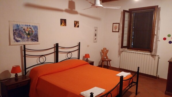 1 bedroom, iron/ironing board, travel crib, free WiFi - Letizia apartment in farmhouse in the countryside (Bivio Ravi)