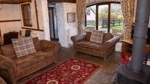Living area - The Coach House 4 bed, 4 bathroom cottage (Porthcawl)