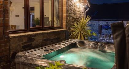 Ivy Cottage - sleeps 5 guests in 2 bedrooms