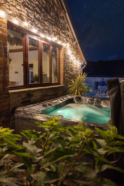 Ivy Cottage - sleeps 5 guests  in 2 bedrooms