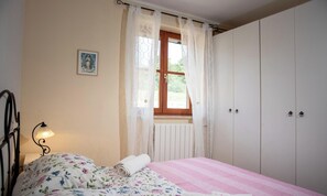 2 habitaciones, tabla de planchar con plancha, wifi y ropa de cama 