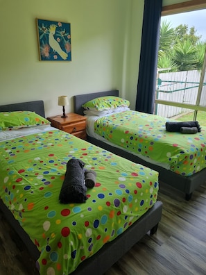 3 bedrooms, iron/ironing board, bed sheets