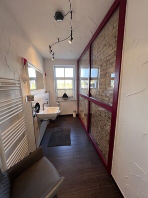 Bathroom - Charming vacation apartment in a central location (Glowe)