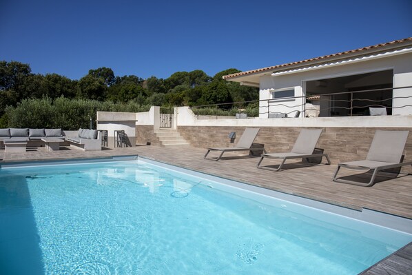 Piscine extérieure, piscine chauffée