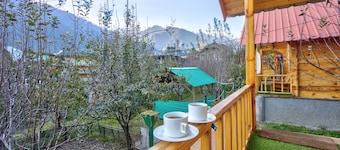 Attic Cottage 2BHK - W/ Mountain view, 5 min away from Mall Road