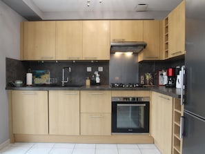 Fridge, microwave, dishwasher, freezer - Charming house with enclosed garden in Cotentin Marshes (Liesville-sur-Douve)