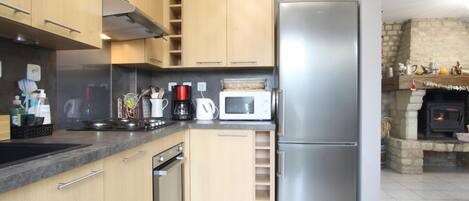 Réfrigérateur, micro-ondes, lave-vaisselle, congélateur