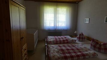 4 bedrooms, travel crib, free WiFi