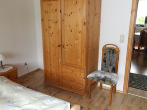 4 bedrooms, travel cot, free WiFi