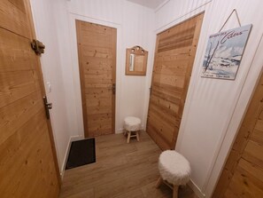 Interior - Renovated apartment, quiet, near center, parking, Wifi included (Les Gets)