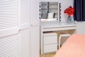 City Apartment | 1 bedroom, Egyptian cotton sheets, premium bedding, down comforters