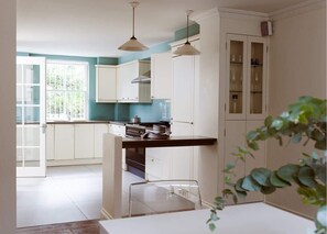 Fridge, oven, dishwasher, coffee/tea maker - Notting Hill family home 5 Bed (London)