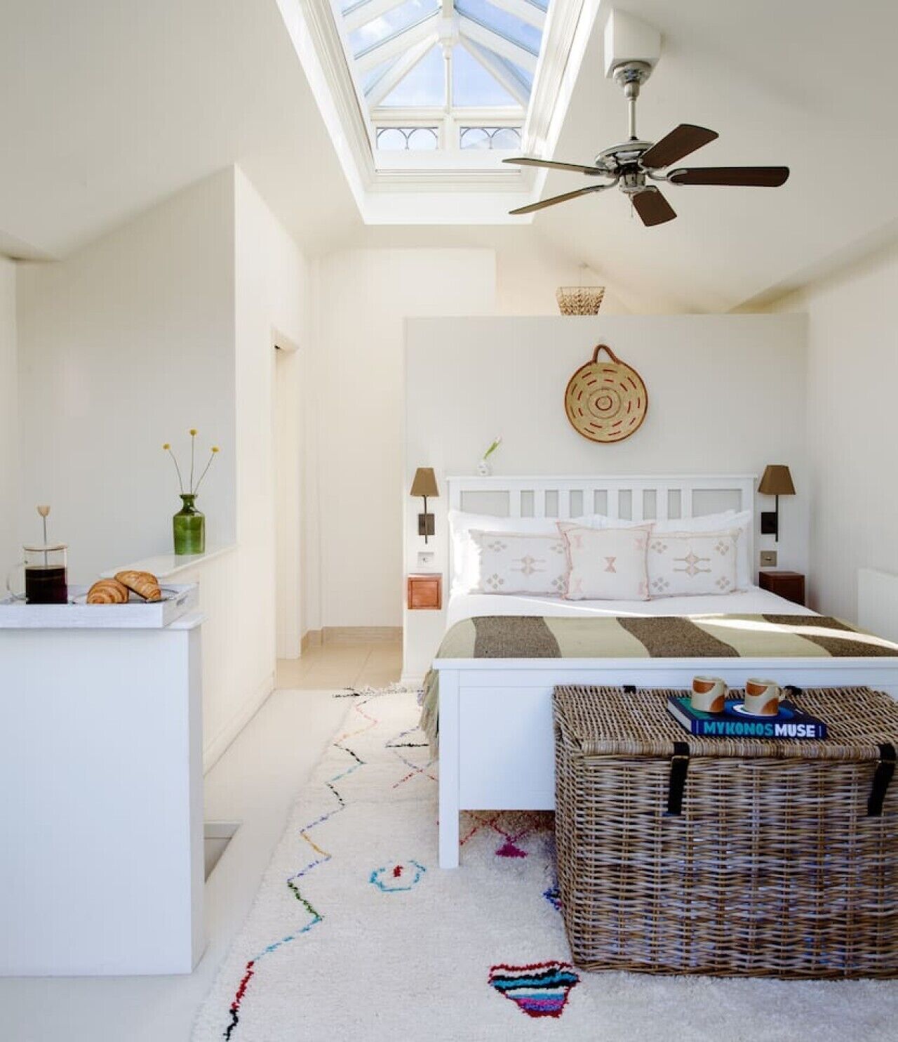 Desk, iron/ironing board, WiFi, bed sheets