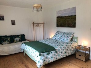 3 bedrooms, bed sheets