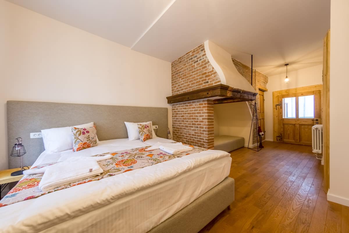 Habitación doble Confort | 1 habitación, decoración personalizada y muebles diferentes