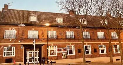 SNEYD ARMS HOTEL TUNSTALL