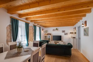 Villa de lujo, 3 habitaciones, vista a la montaña | Área de sala de estar