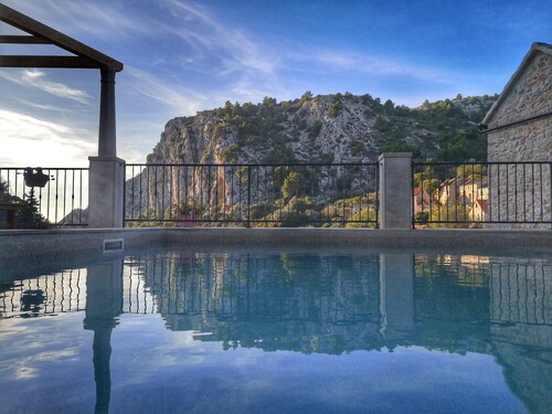 Rustic luxury villa Fulmin