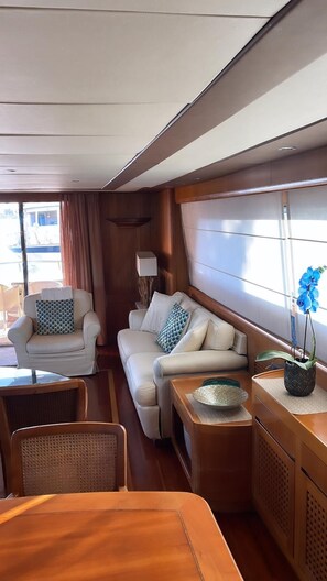 Interior detail - Davidon Yacht (Fiumicino)