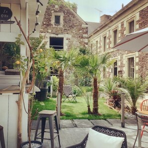 House, Private Bathroom, River View (Entière) | Terrace/patio - Le Logis des mariniers (Chalonnes-sur-Loire)