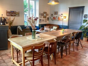 Ferienhaus, eigenes Bad, Flussblick (Entière) | Restaurant