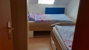 2 bedrooms, WiFi, bed sheets