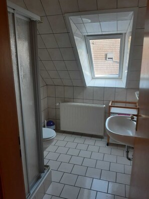 Douche, serviettes fournies