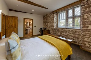 Kamar Deluks | Kedap suara, Wi-Fi gratis, dan seprai linen