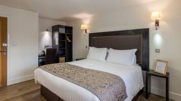 Soundproofing, free WiFi, bed sheets