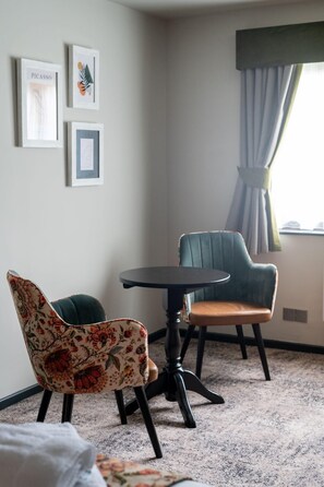 Superior Triple Room | Free WiFi, bed sheets - Cat & Lion Country Pub and Hotel (Warrington)