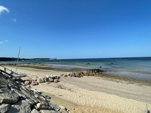 Beach - FIFA 40 minutes to Gillette Steps from the beach, charming cottage Plymouth Ma (Plymouth)